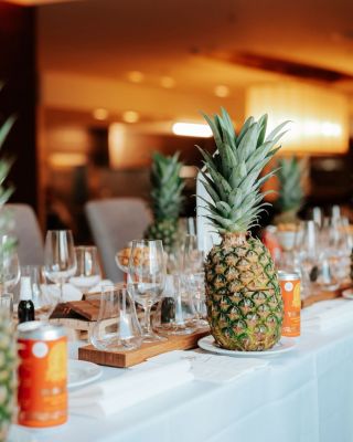 Aj takto môže vyzerať vaša degustácia. 🥂 V ponuke nová degustačná doska ku ktorej bezproblémov napárujete poháre rôznych...