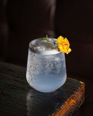 AMOS Old Fashion pohár je sklo, ktoré ťa podrží v každej situácii. 🍋✨ #AMOS #BasicButNotBasic