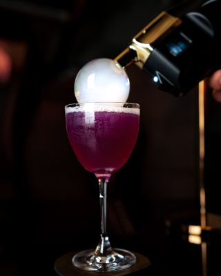 Zrodený z ohňa a piesku. 🔥 Jednoduchý no elegantný. ✨ Vždy pripravený pozdvihnúť zážitok Vášho drinku. #sklo #pohare...